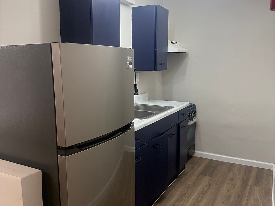 1st image of 605 W College St #14