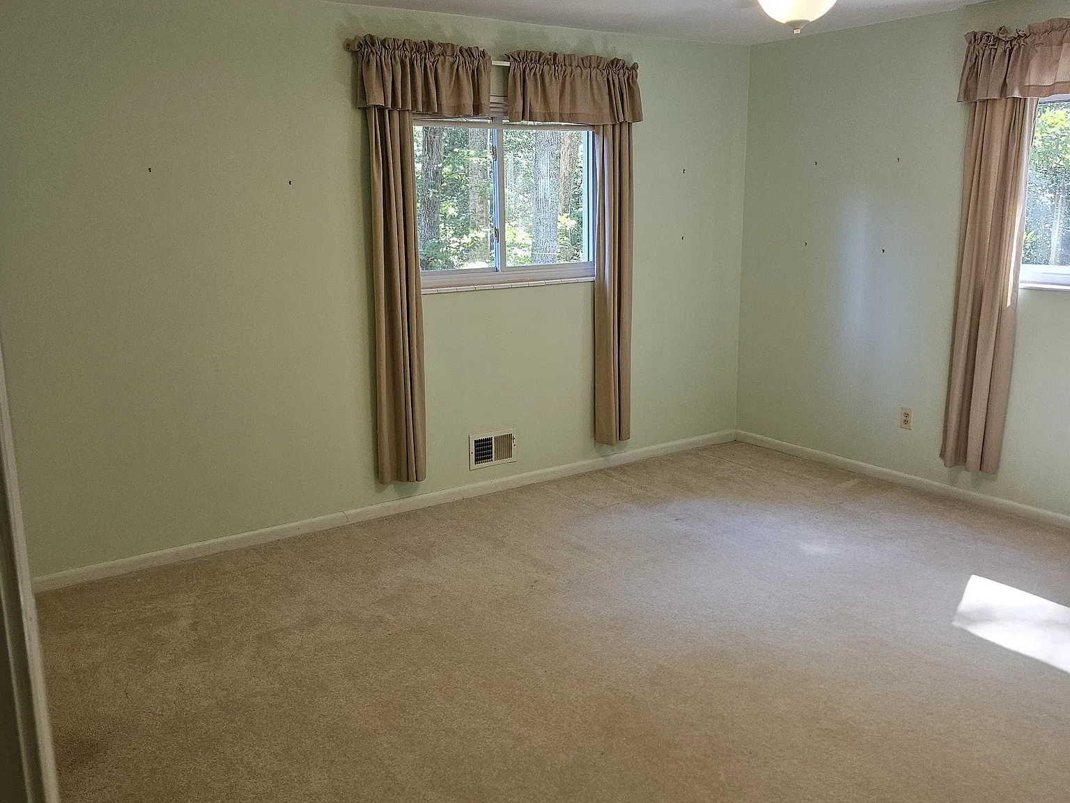 4 bed, 2528 sqft, $850 — Photo 3