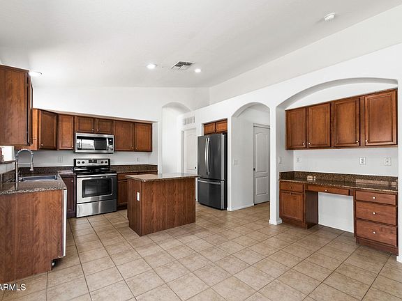 5th image of 41313 W THORNBERRY Lane