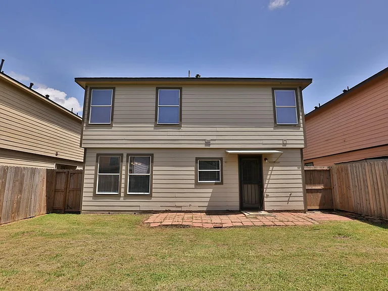 15422 Ferness Ln — Photo 33