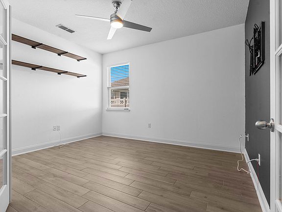 4th image of 235 Silverleaf Village Dr