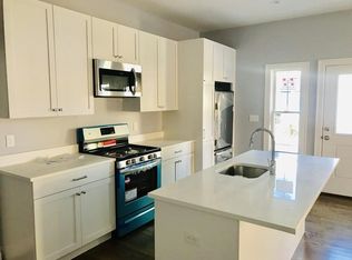 27 Alder St APT 1R, Waltham, MA 02453