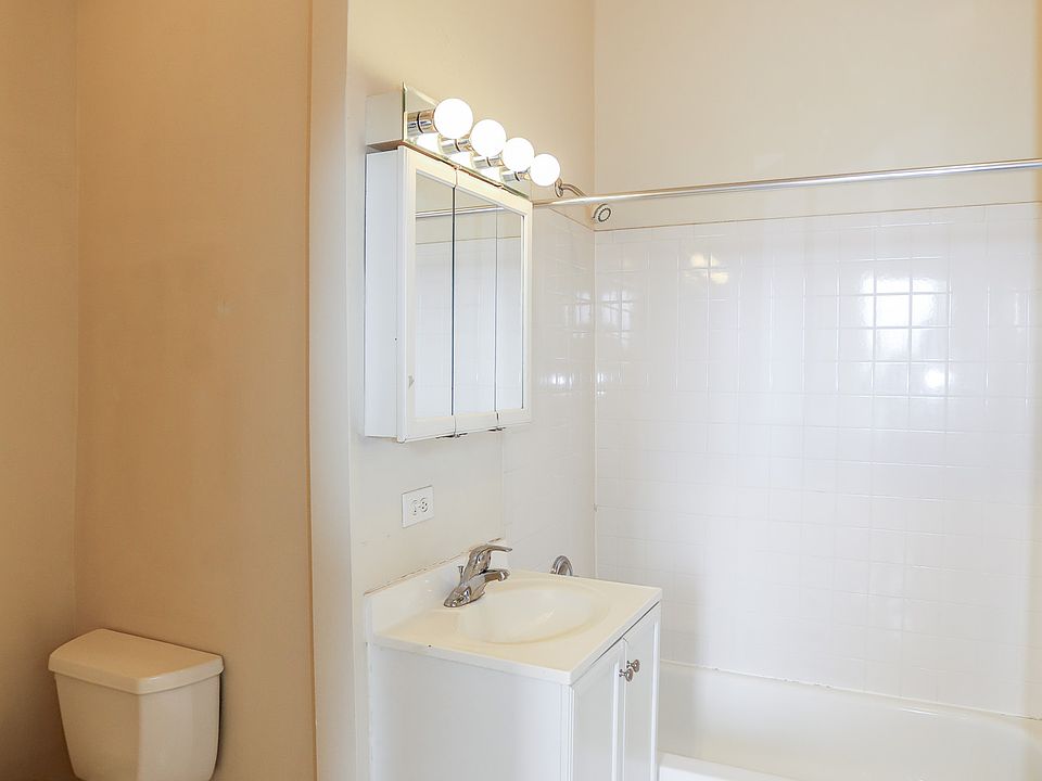 1st image of 1959 W Chicago Ave #3N