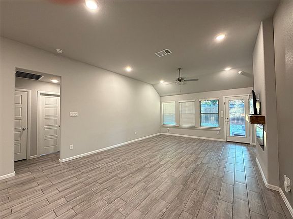 4th image of 3604 Safai St