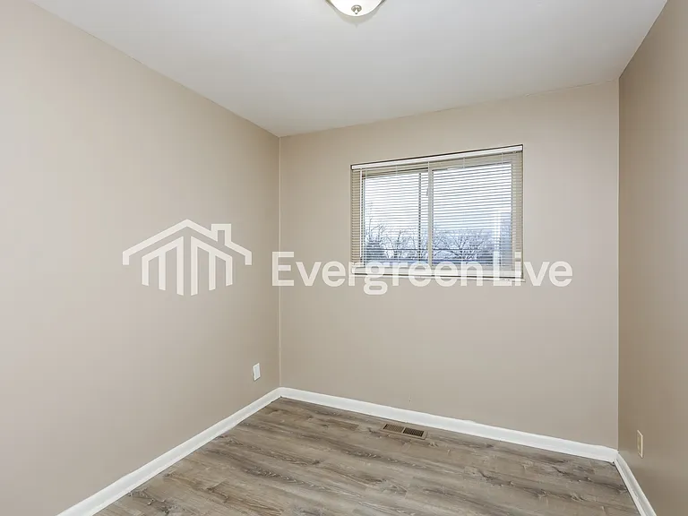 11715 Hamlet Rd — Photo 13