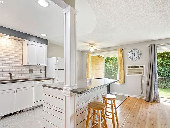 3rd image of 619 SE 121st Ave APT 19