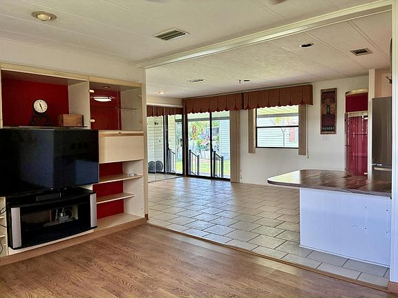 4th image of 4495 SE Basswood Ter #B02094