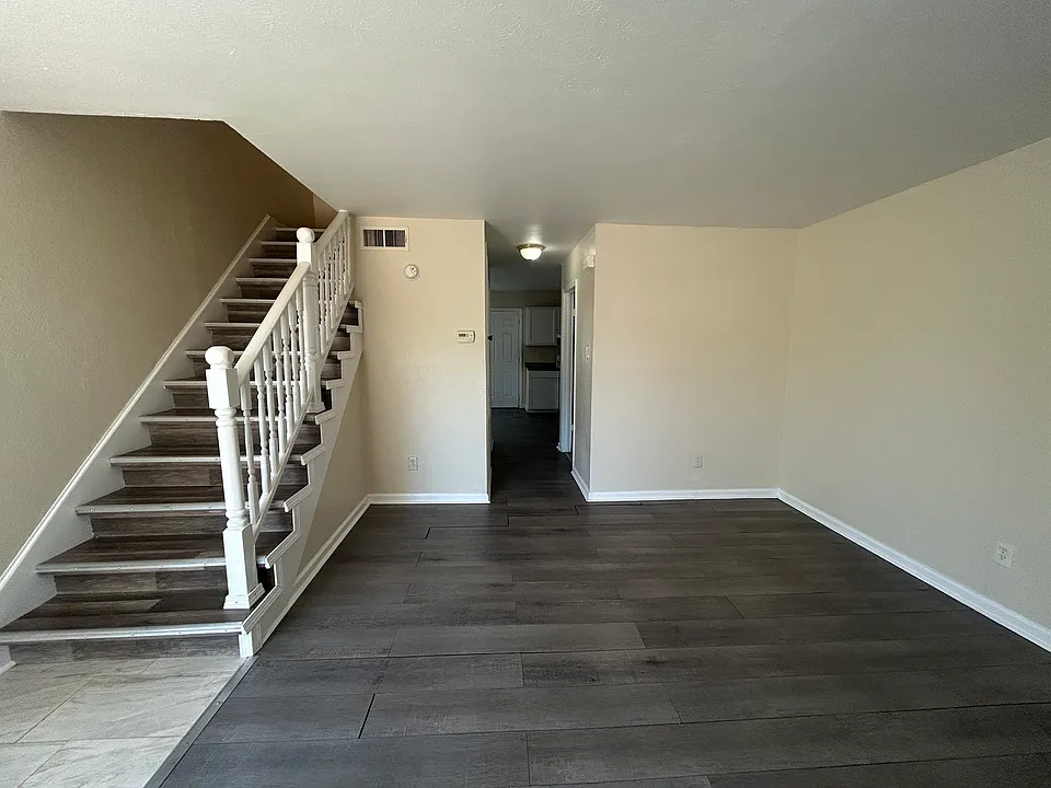 328 Duke Dr #D