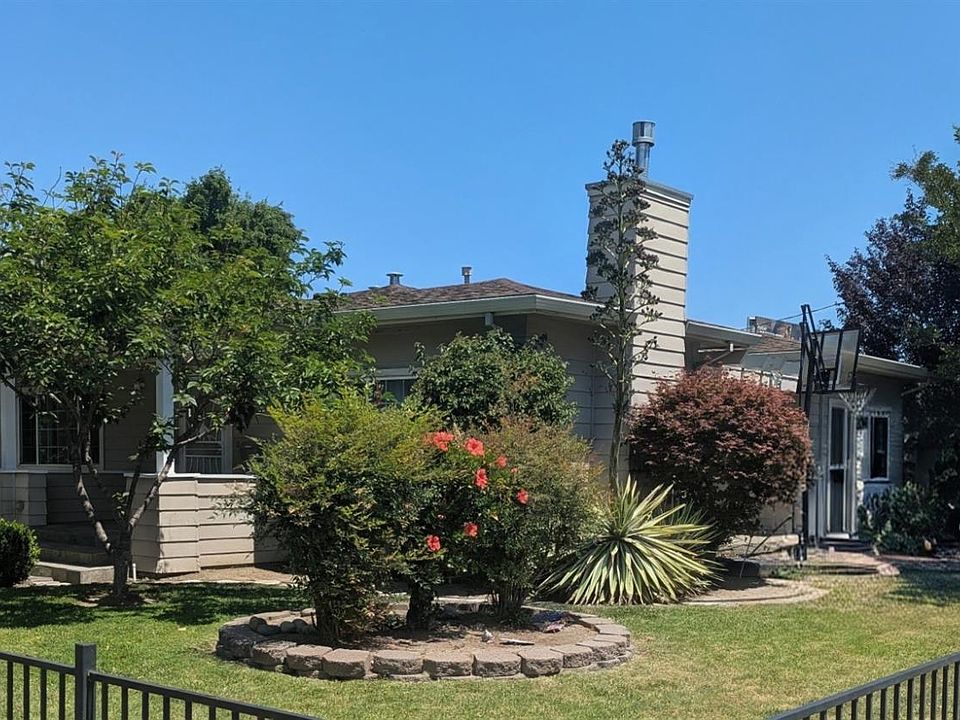 1st image of 21492 Montgomery Ave