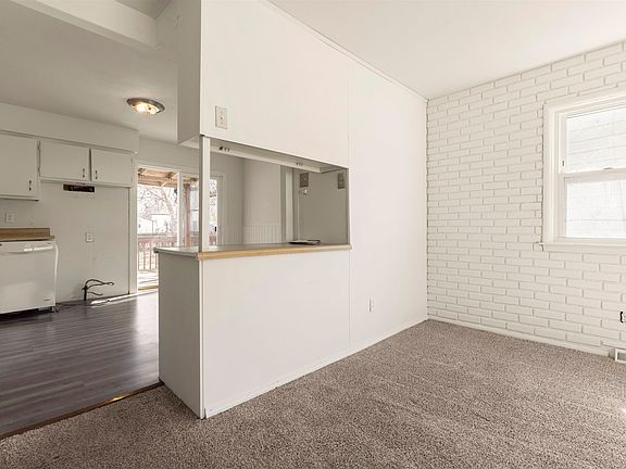 3rd image of 3311 Chateau Ln