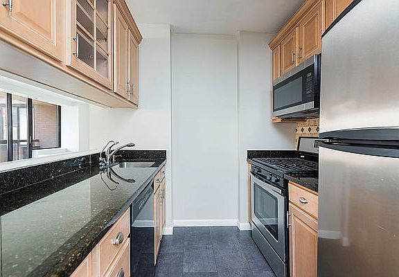 4th image of 300 E 62nd St APT 604