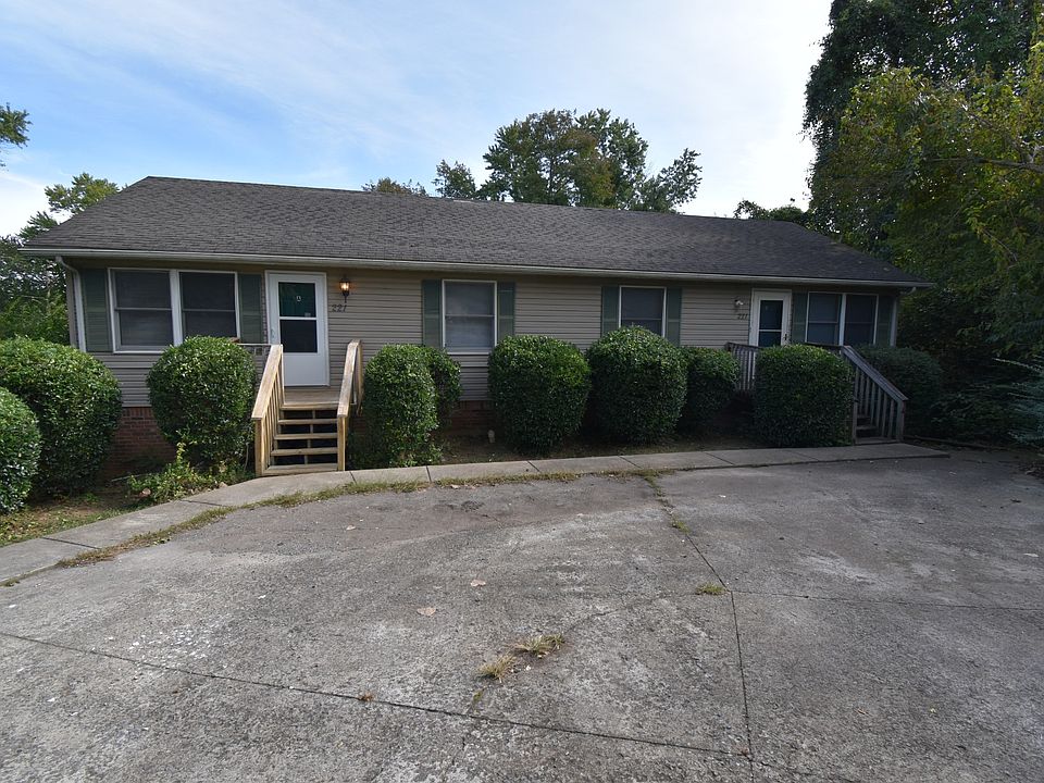 1st image of 221 Park Ln
