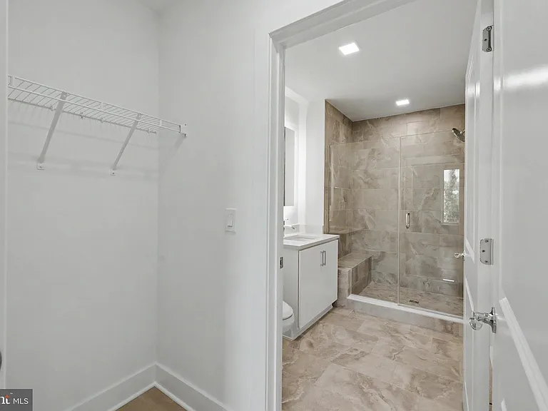 701 N Henry St #213 — Photo 39