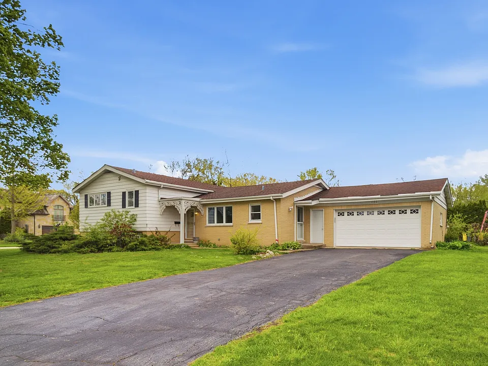 1322 Brook Ln