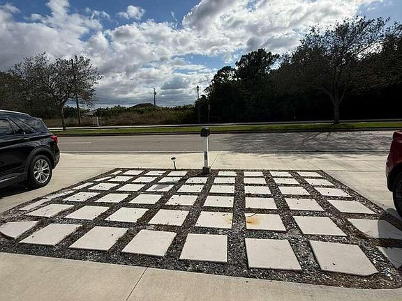 3rd image of 133 SW Becker Rd