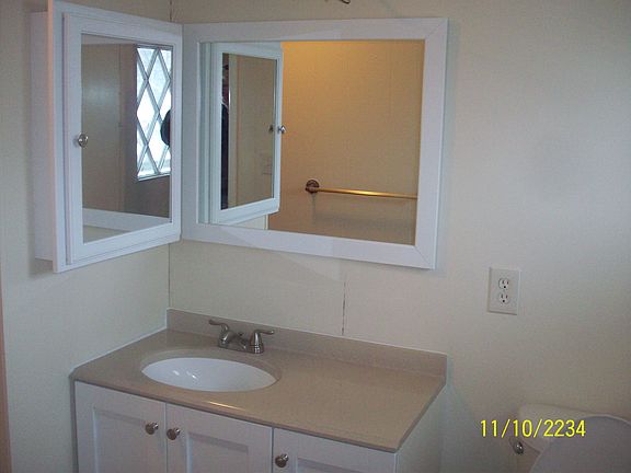 5th image of 106 Pioneer Ave