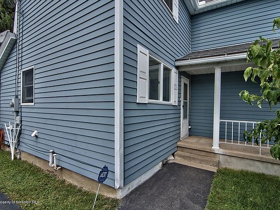 2nd image of 1047 Grant Ct