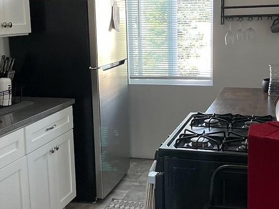Kitchen-all Stainless appliances, garbage disposal