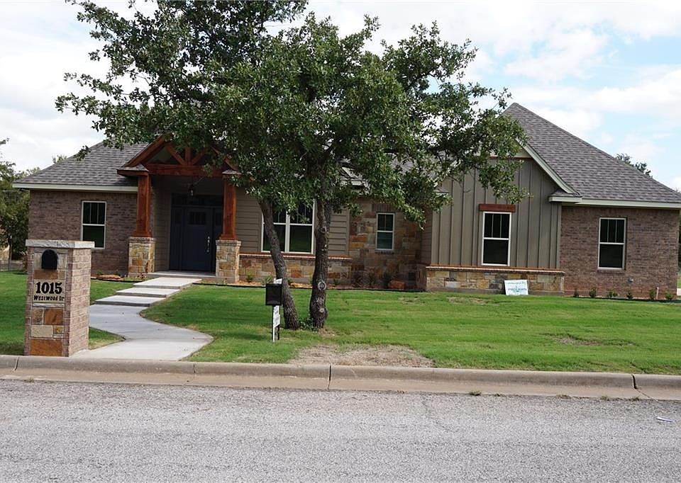 1st image of 1015 Westwood Dr