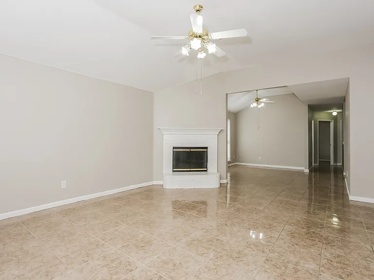 736 W Colony Dr — Photo 5