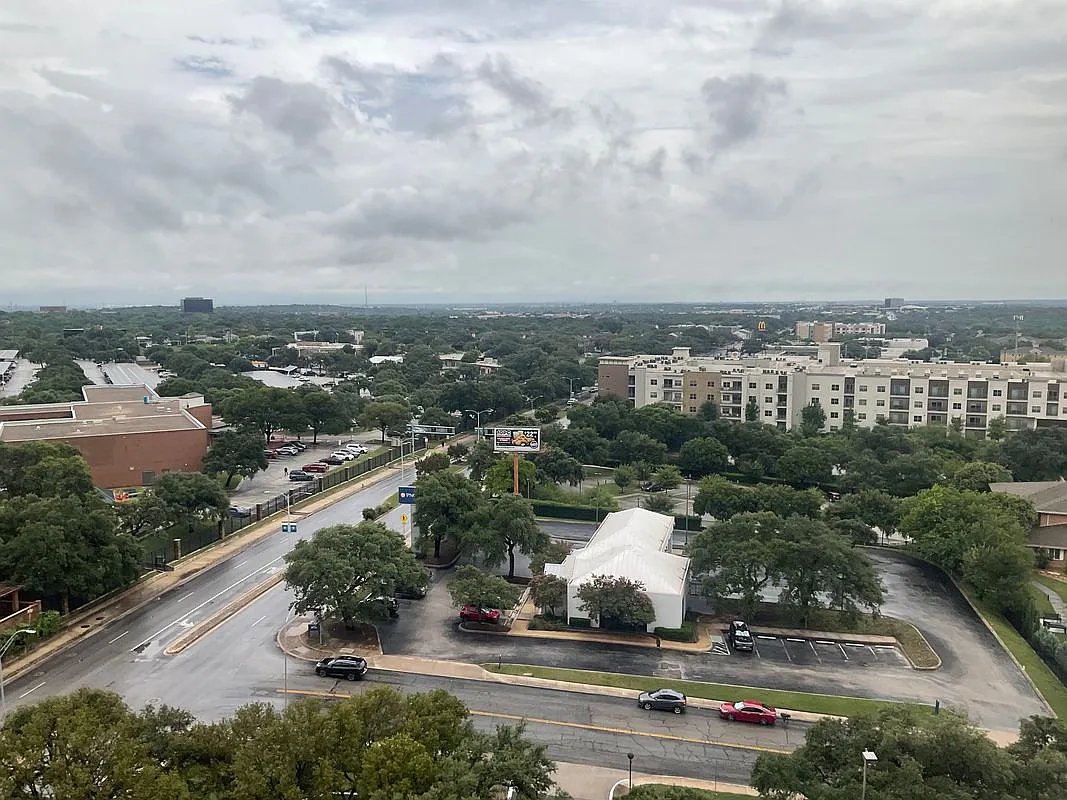 1 bed, 1.0 bath, 796 sqft, $1,150 — Photo 4