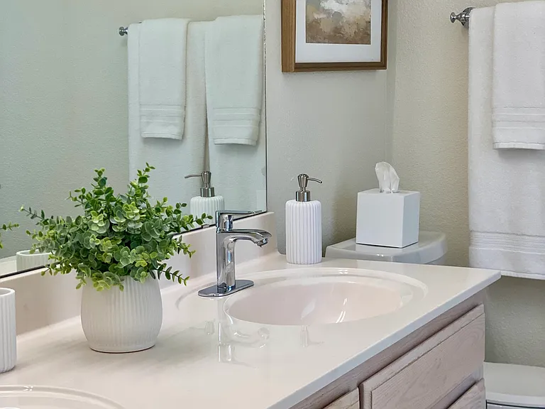 2460 W Catalpa Rd — Photo 22