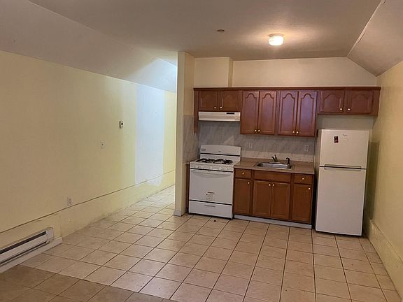 4th image of 25 Tessa Ct Floor 1