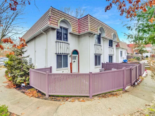 216 Skyline Drive #216, Coram, NY 11727