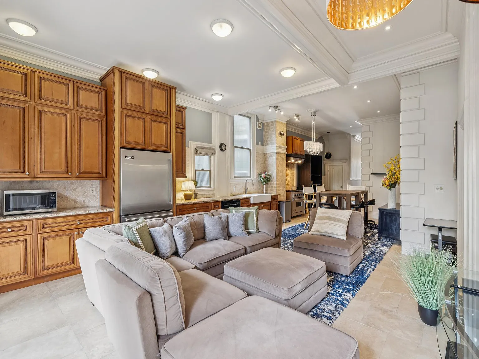 6 bed, 3000 sqft, $15,795 — Photo 3