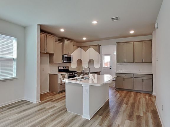 4th image of 227 Flowers Ave