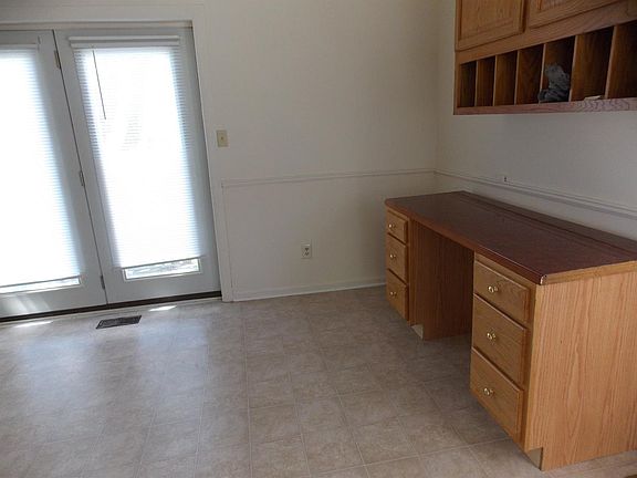 4th image of 200 S Glen Cove Ave