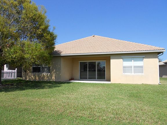 2nd image of 434 NW Sheffield Cir