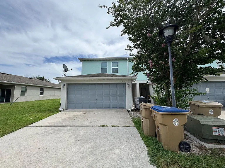 2411 Grasmere View Pkwy N — Photo 1