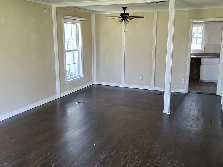 1552 S Elm Ave — Photo 25