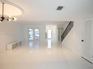 2714 NE 8th St, Hallandale Beach, FL 33009