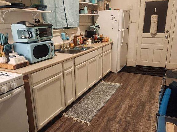 4th image of 617 W Jackson St APT 1