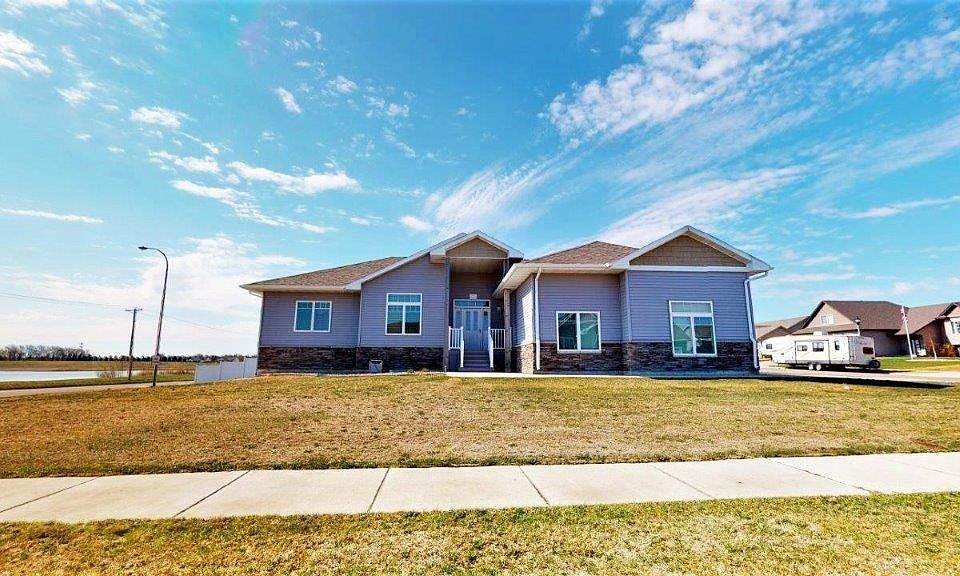 2640 17th St Nw Minot Nd 58703 Mls 210987 Zillow