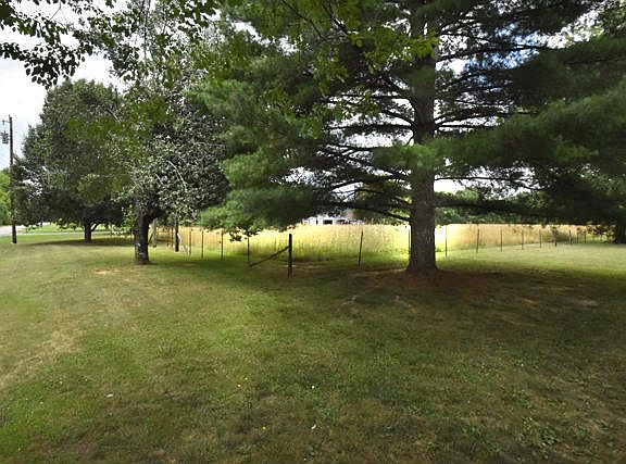 5th image of 15227 Roark Rd