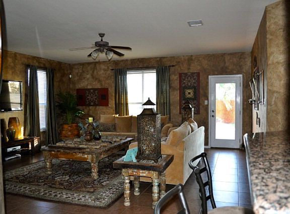 2nd image of 1410 Las Brisas Dr