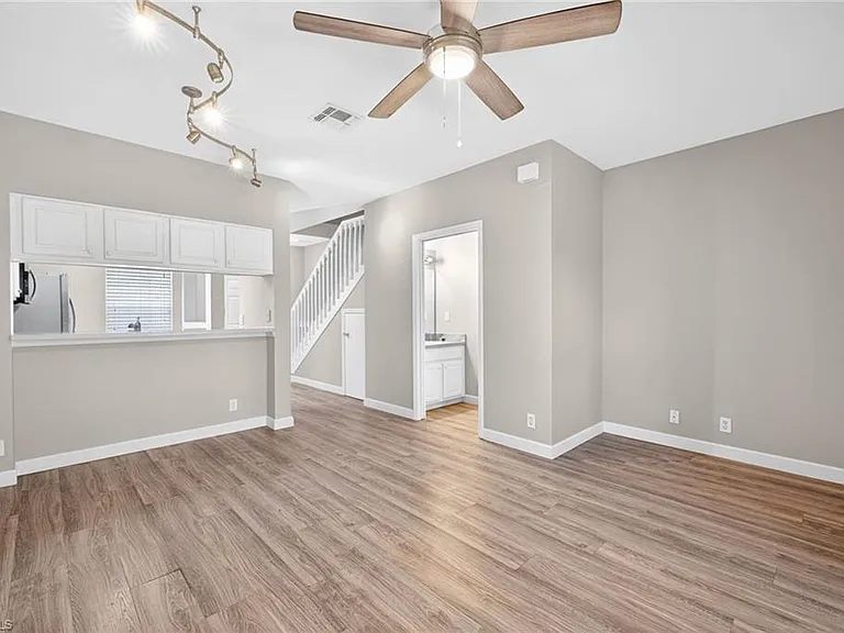 8289 Pacific Beach Dr — Photo 3