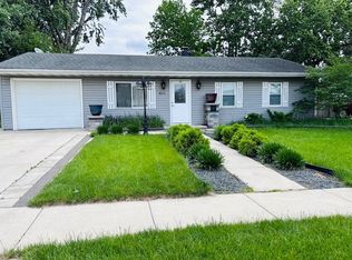 611 Nelson Ave, Romeoville, IL 60446