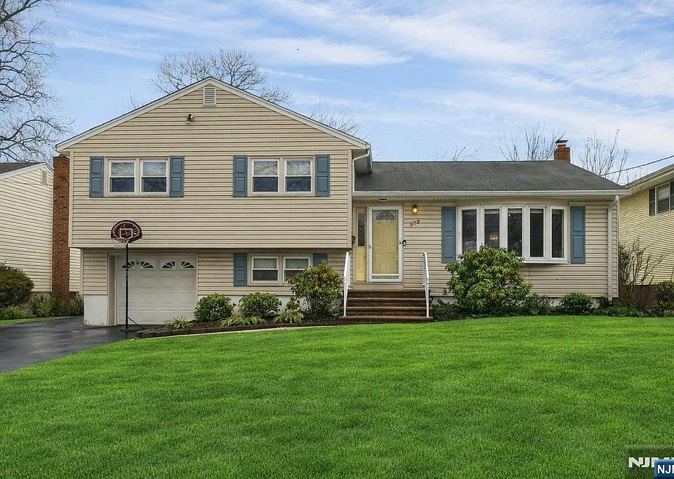 1st image of 379 Wildrose Ave