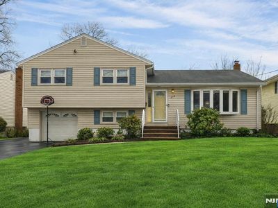 379 Wildrose Ave, Bergenfield, NJ, 07621