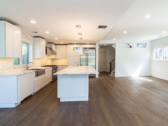 4th image of 55 Seaside Ave
