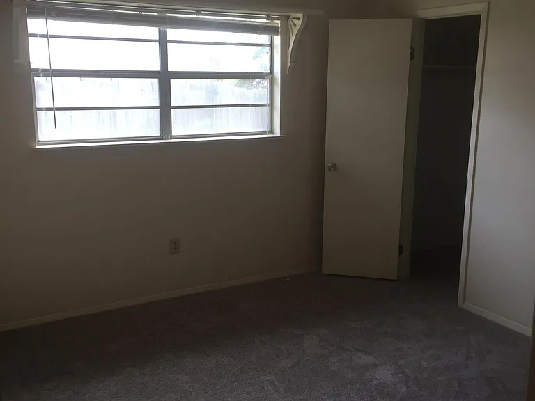 702 39th Ct E — Photo 23