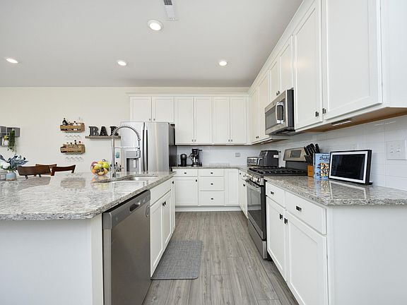 3rd image of 1002 Heartstone Way