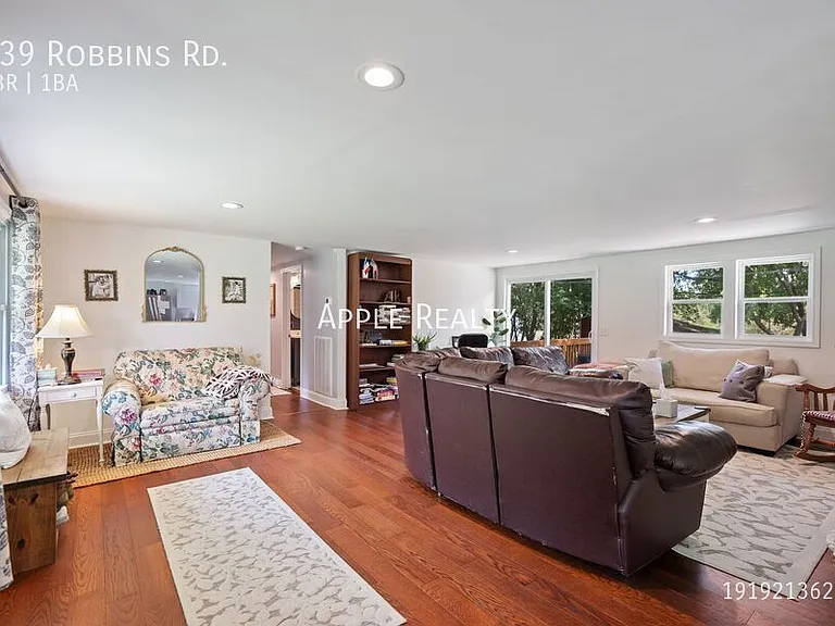 339 Robbins Rd — Photo 3