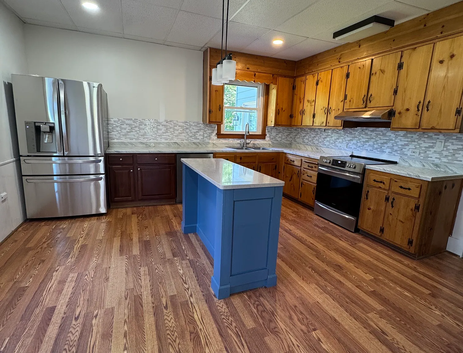 5 bed, 3.5 bath, 4038 sqft, $3,475 — Photo 4
