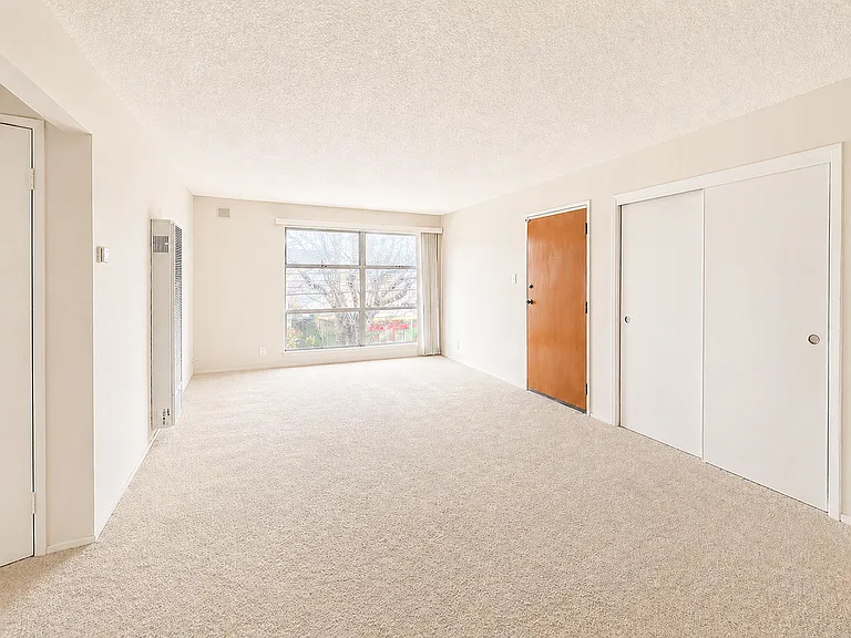 NOTE: 
Photos virtually staged for layout visualization.