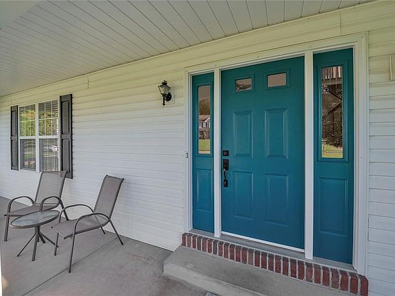3rd image of 104 Bayberry Dr